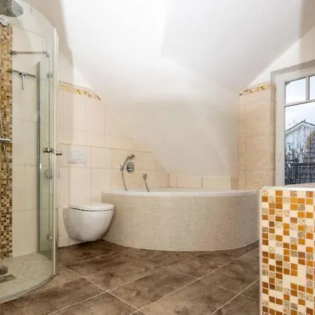 Phantastisches Haus Mit Pool Direkt In