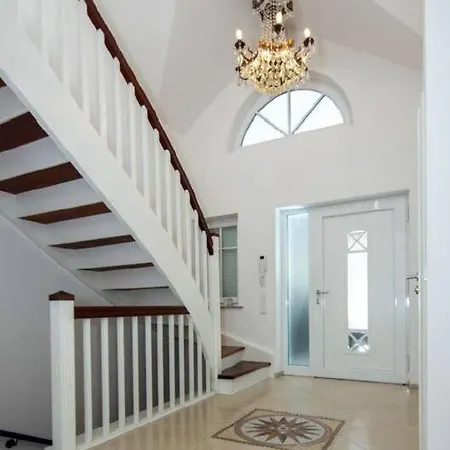 Phantastisches Haus Mit Pool Direkt In Villa München